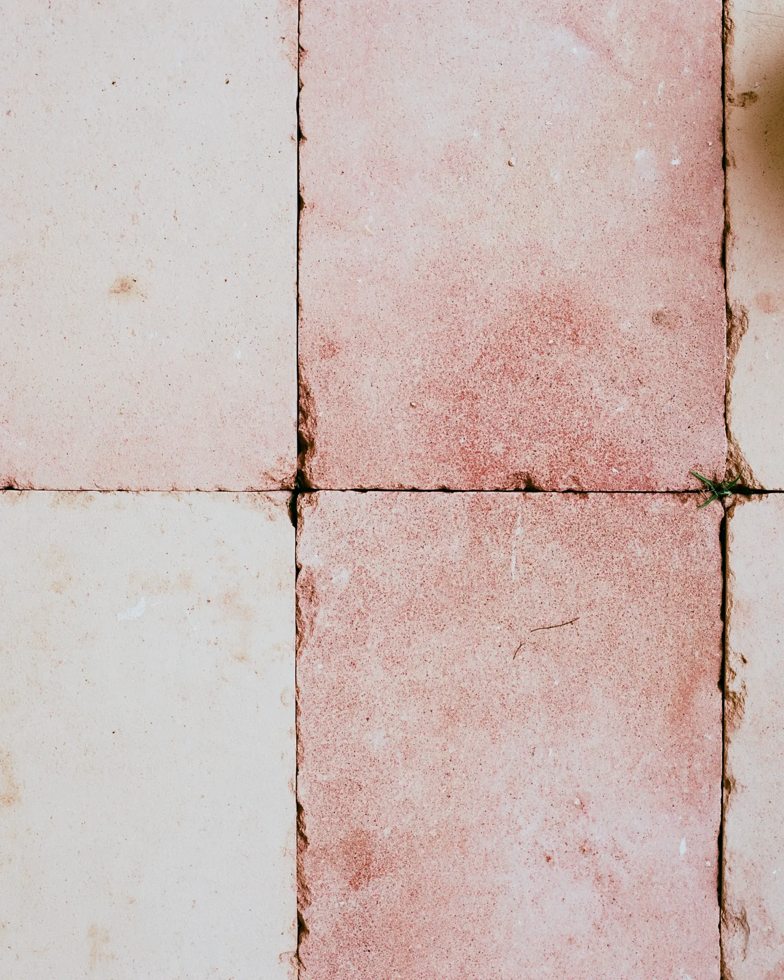 Blush and cream stone slabs split by thin joints, the inspiration for the Bejmat Blush & Cream rug