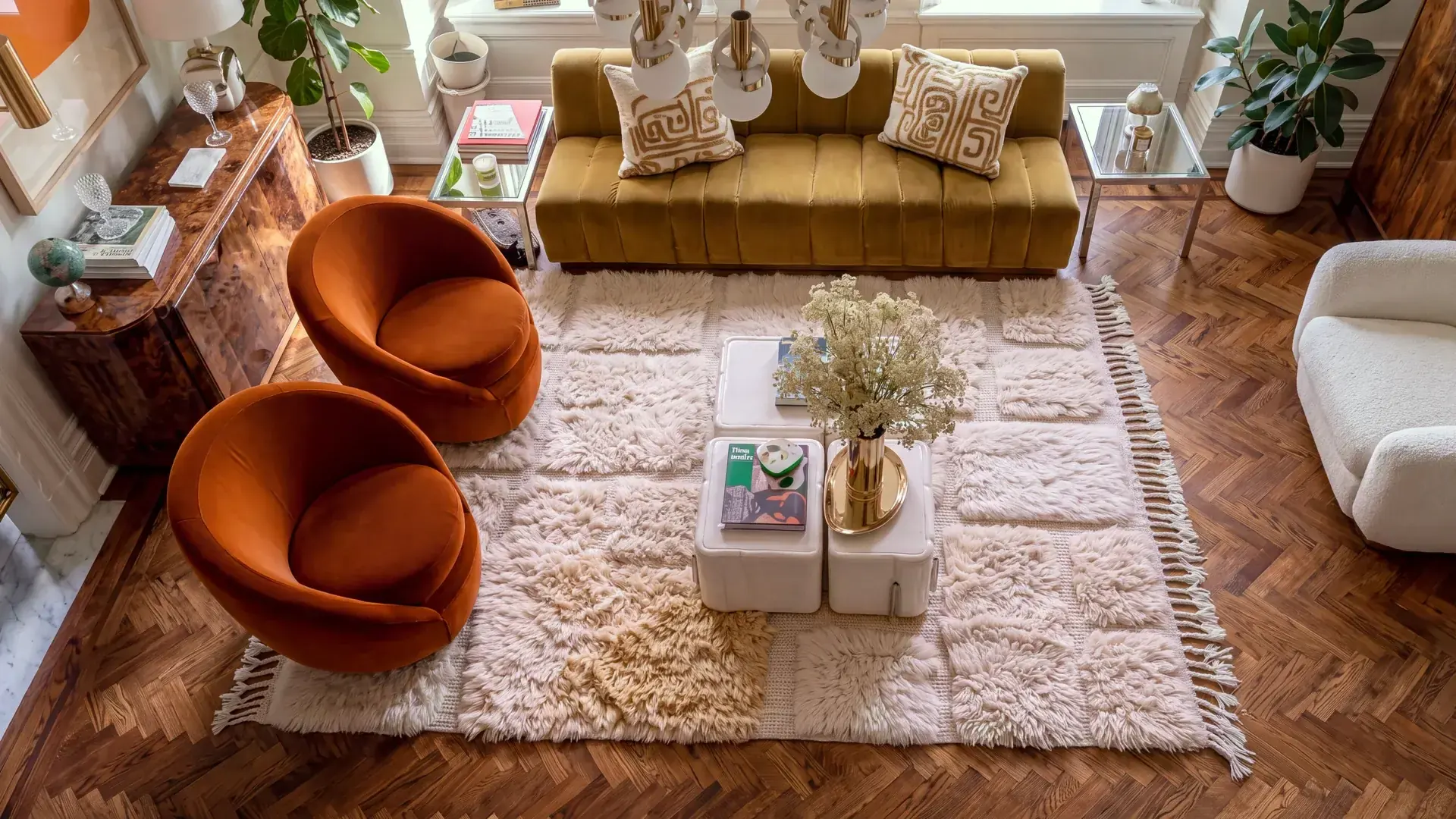Hamada ivory sculpted hand-knotted Beni Mrirt rug in a living room