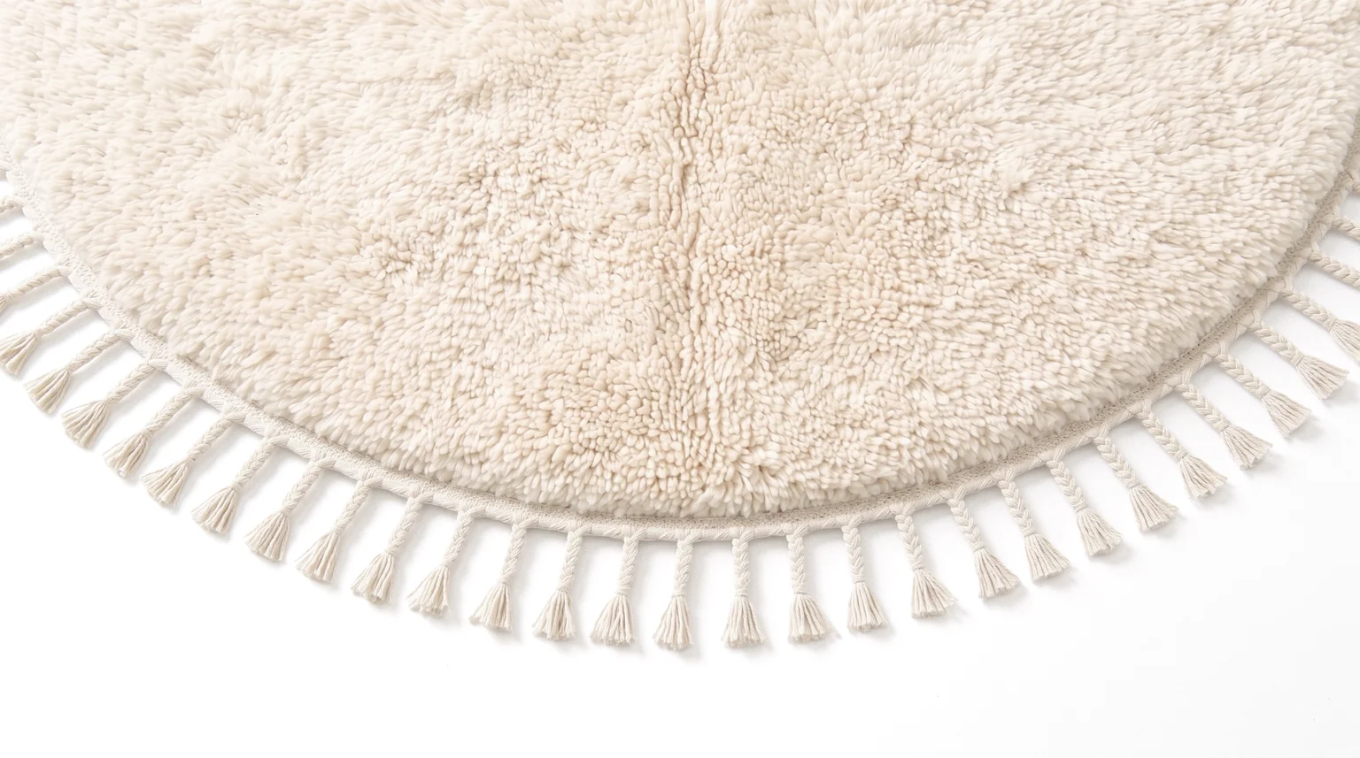 round rug edge with natural wool tassels